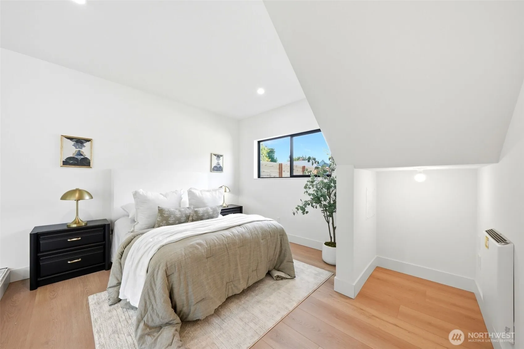 Property photo for 4709 Sw Hinds Street, Seattle photo 5