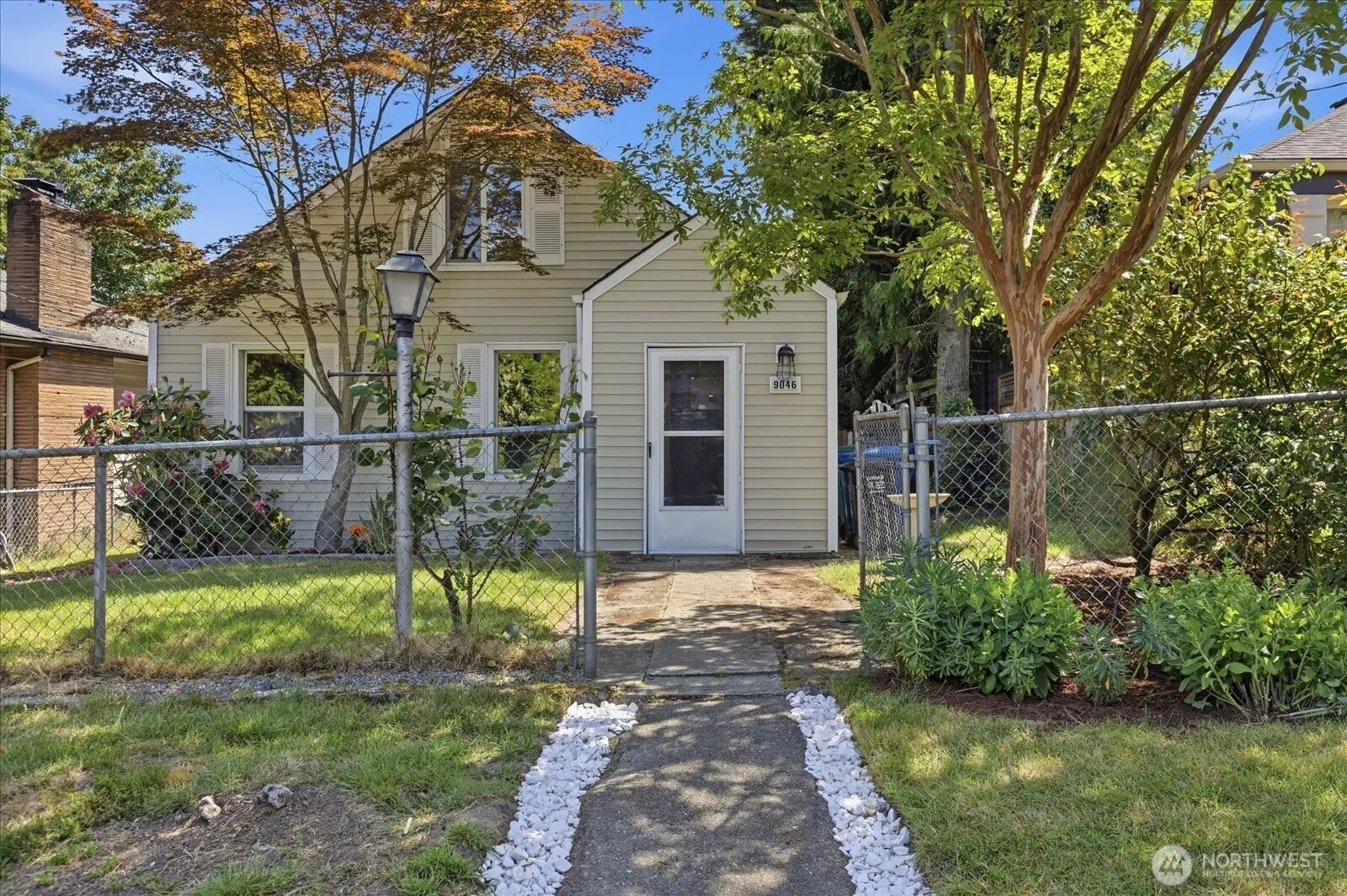 Property photo for 9046 7th Avenue Nw, Seattle photo 2