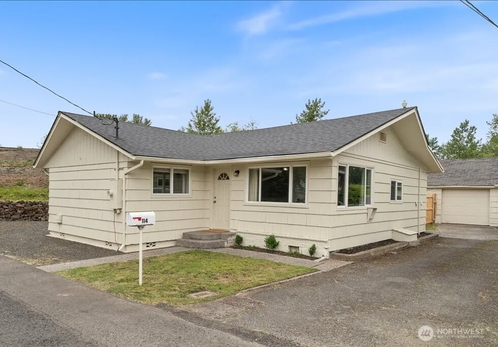 Property photo for 114 Cherry Street Nw, Castle Rock