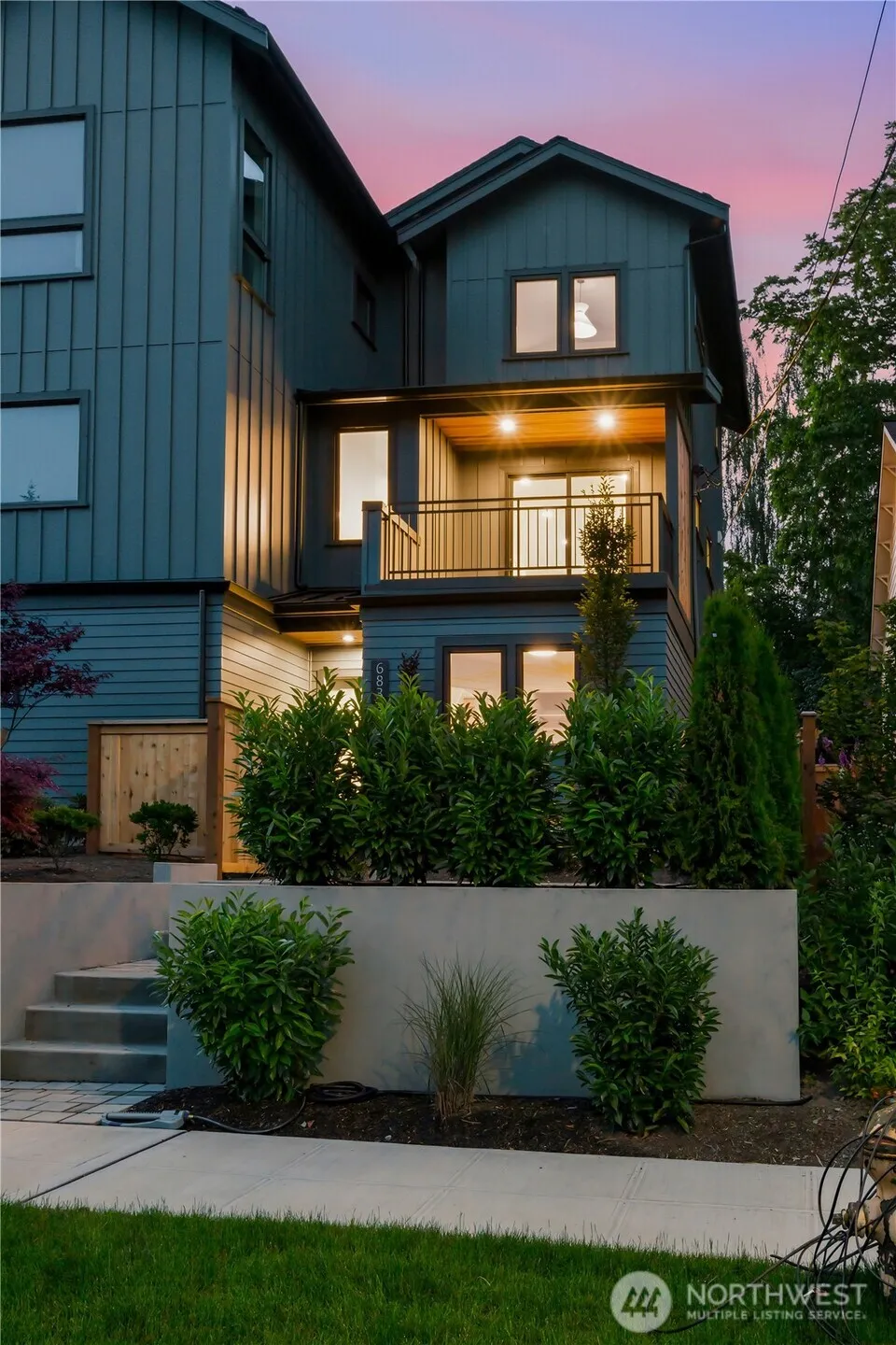 Property photo for 6832 B 47th Avenue Ne, Seattle photo 2