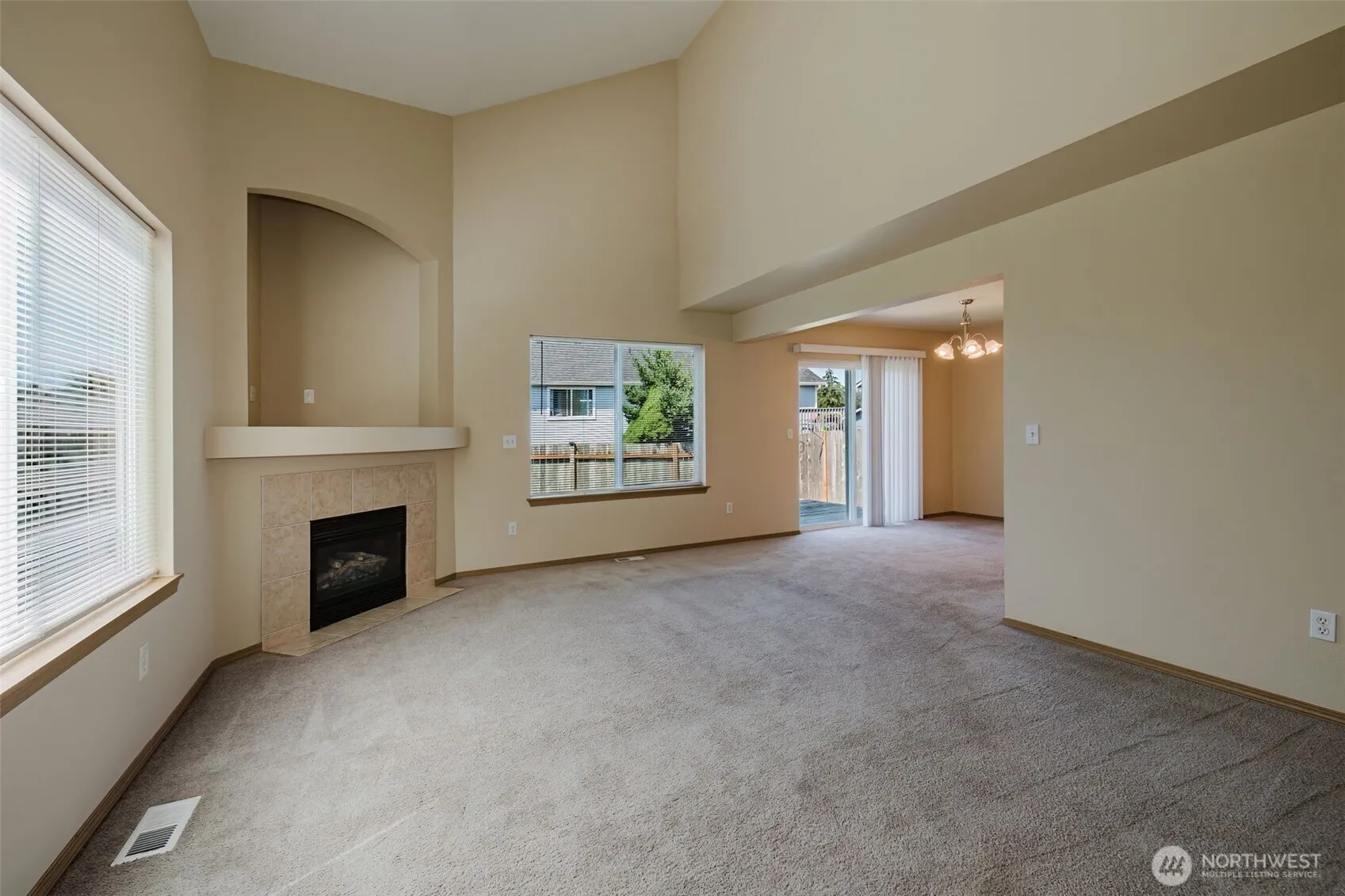 Property photo for 4024 152nd Street Ct E, Tacoma photo 3