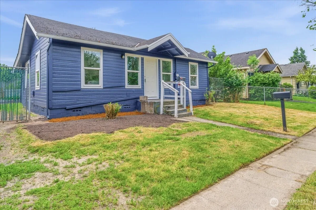 Property photo for 1116 9th Avenue, Longview photo 2