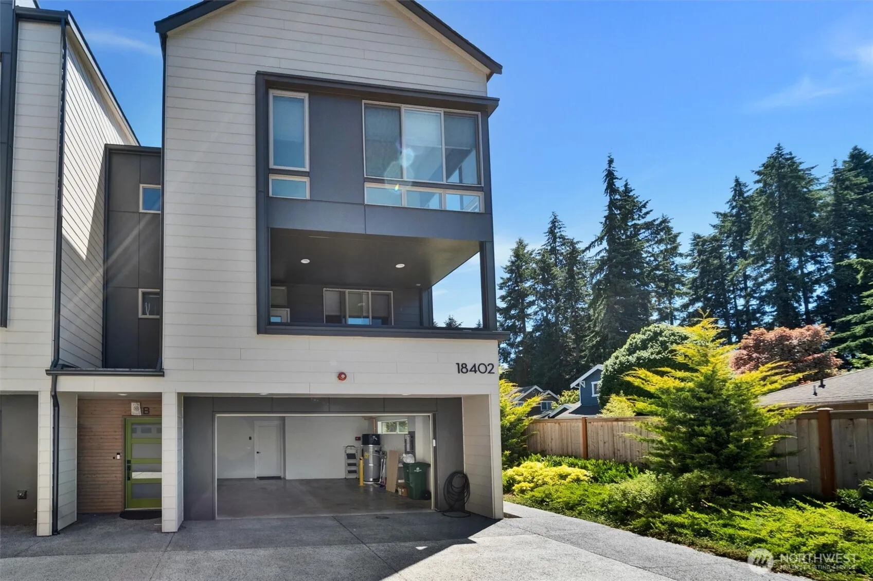 Property photo for 18402 Corliss Ave Avenue #a, Shoreline photo 2