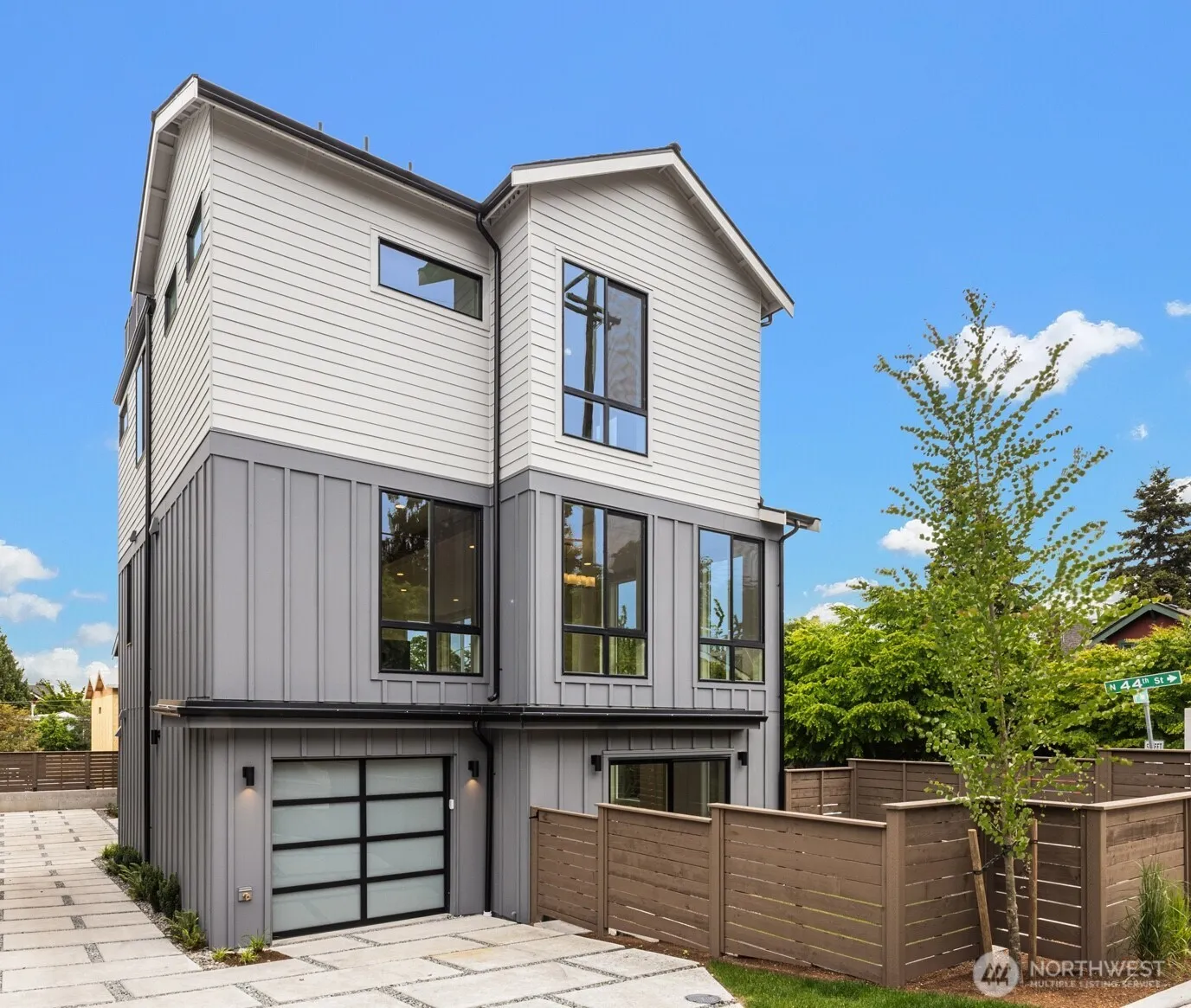 102 Ne 44th Street, Seattle