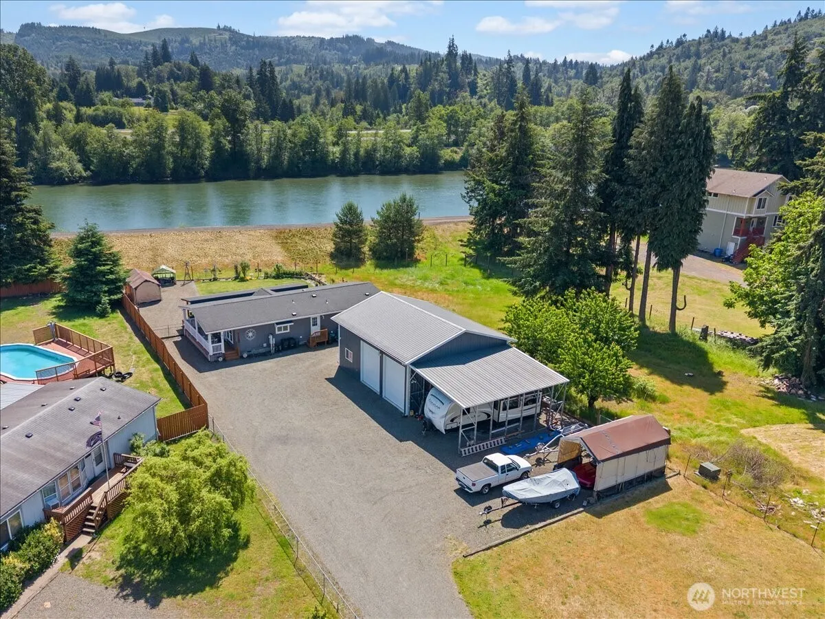 Property photo for 1410 Westside Highway, Kelso
