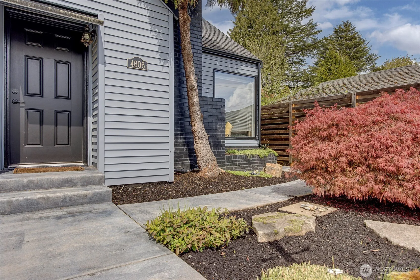Property photo for 4606 Ne 47th Street, Seattle photo 2