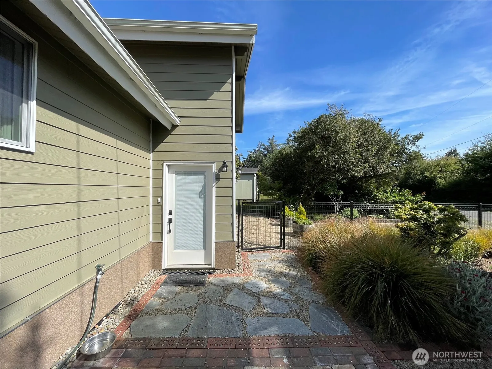 Property photo for 142 N Port Loop Ne, Ocean Shores photo 3