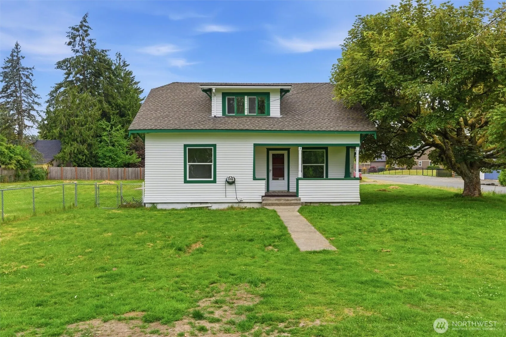 Property photo for 10302 E 40th Avenue, Tacoma photo 2