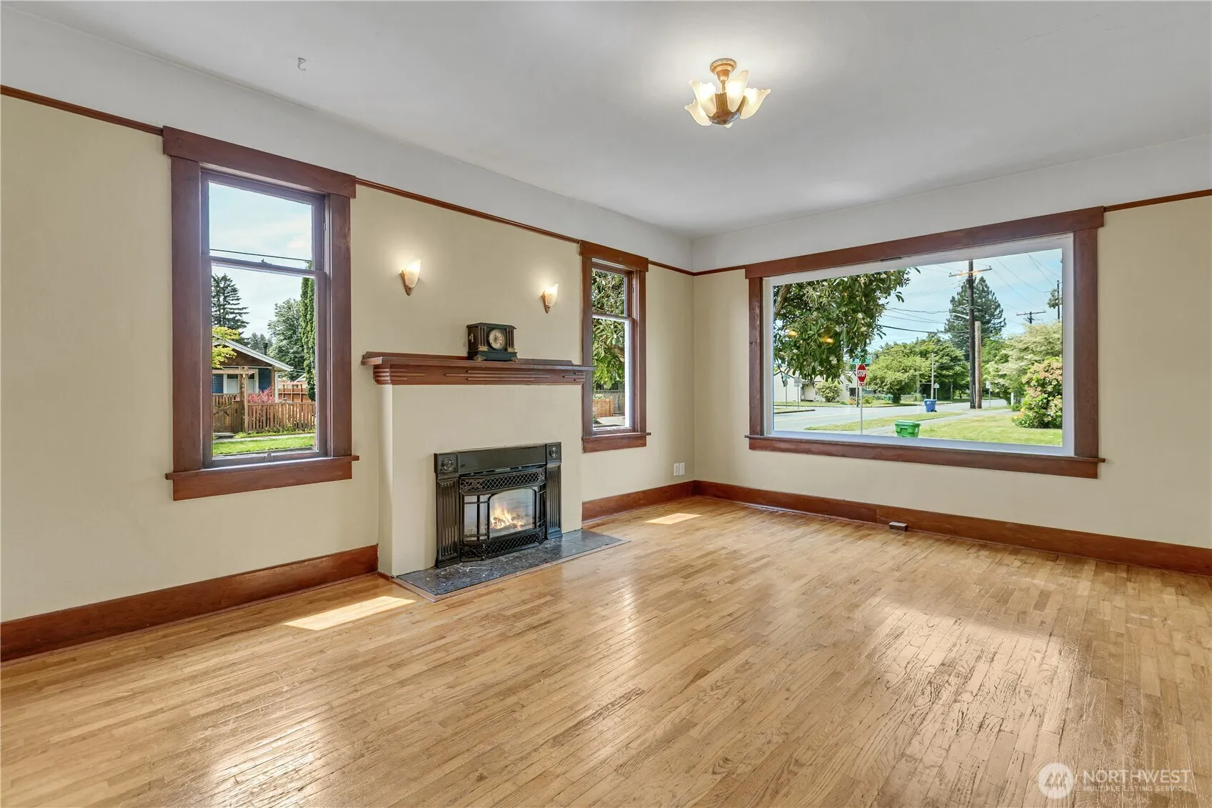Property photo for 102 Perry Street Nw, Olympia photo 3