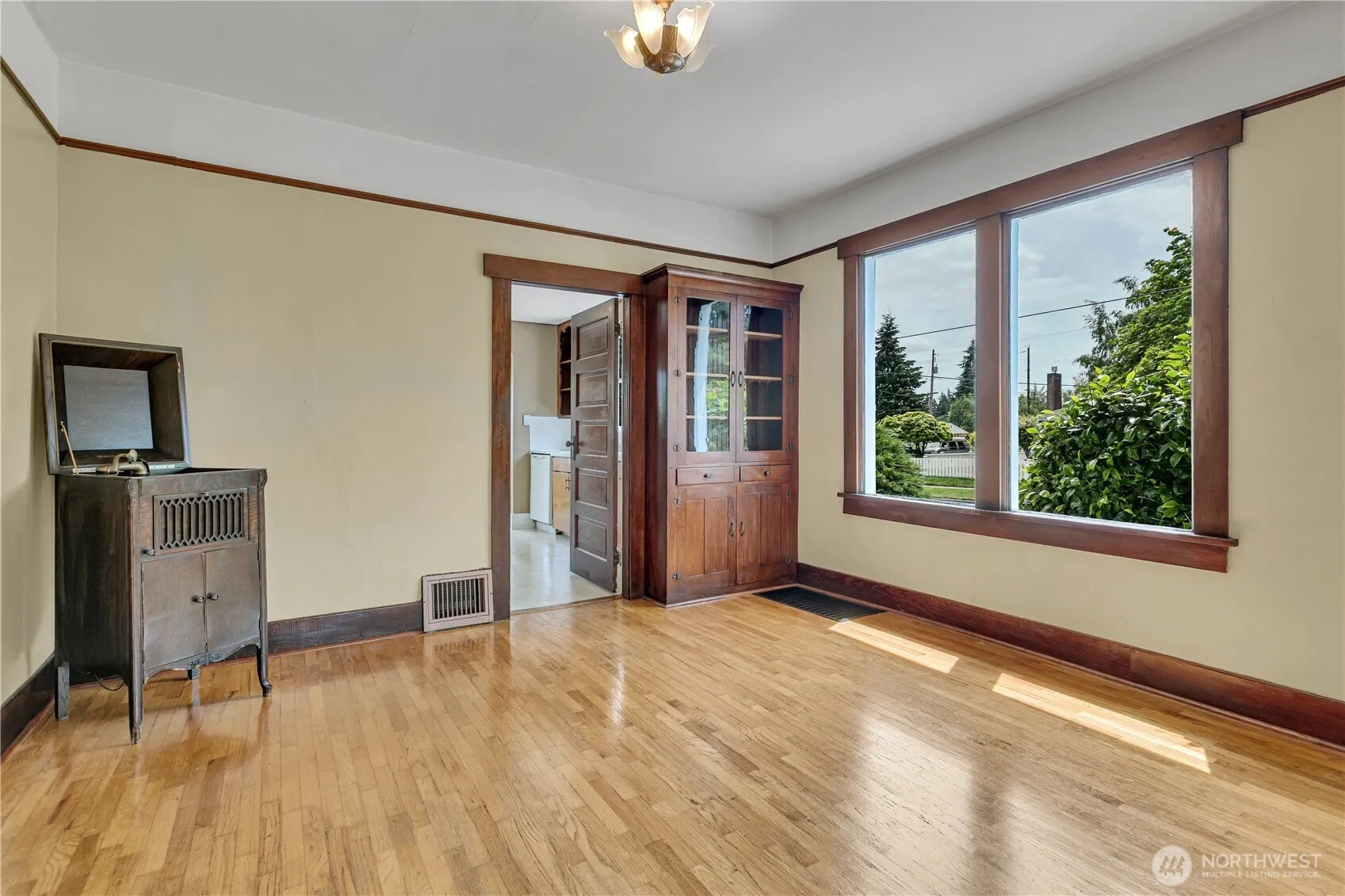 Property photo for 102 Perry Street Nw, Olympia photo 4