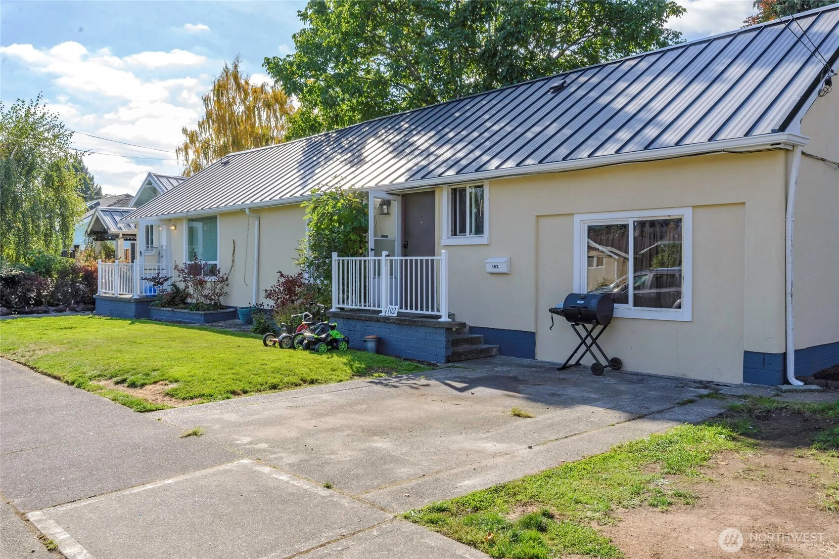 Property photo for 102 & 104 9th Street Sw, Puyallup photo 3