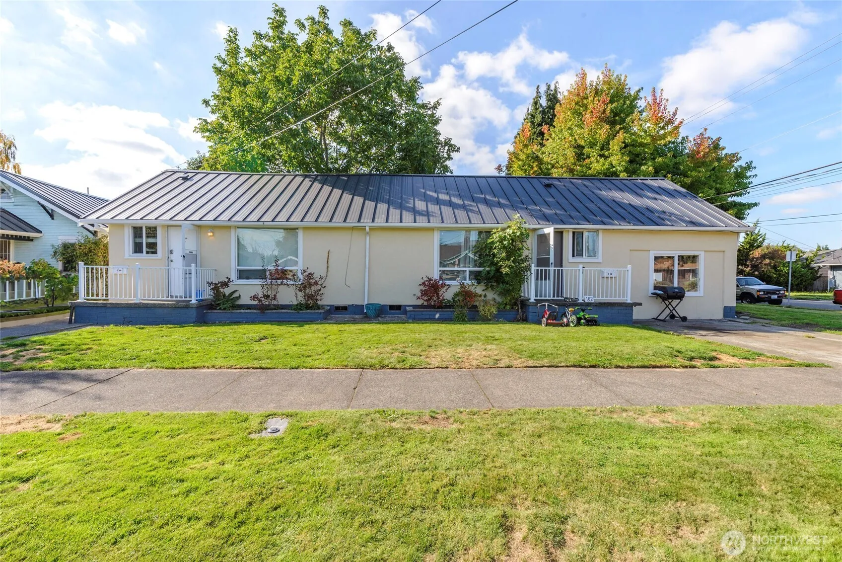 Property photo for 102 & 104 9th Street Sw, Puyallup