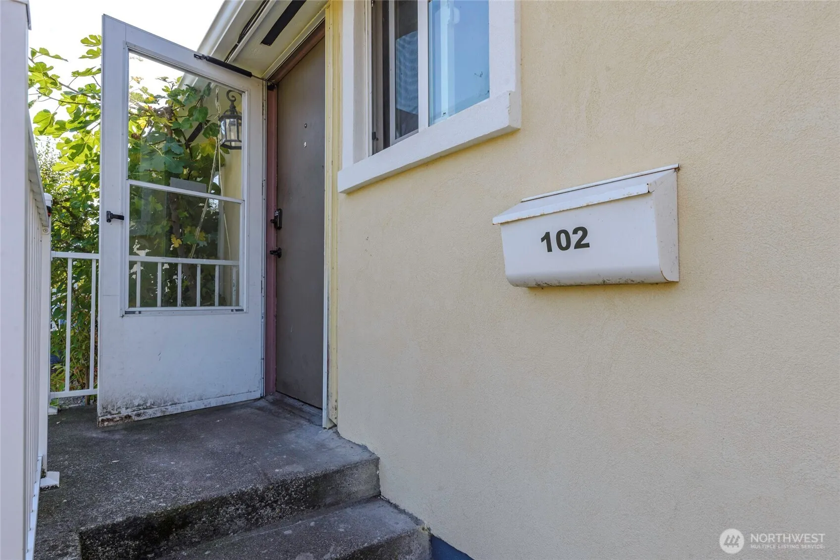 Property photo for 102 & 104 9th Street Sw, Puyallup photo 5