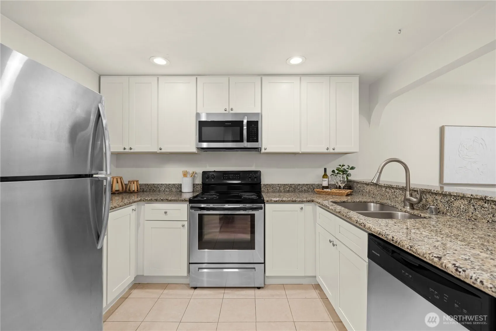 Property photo for 12740 Ne 10th Place #e302, Bellevue photo 4
