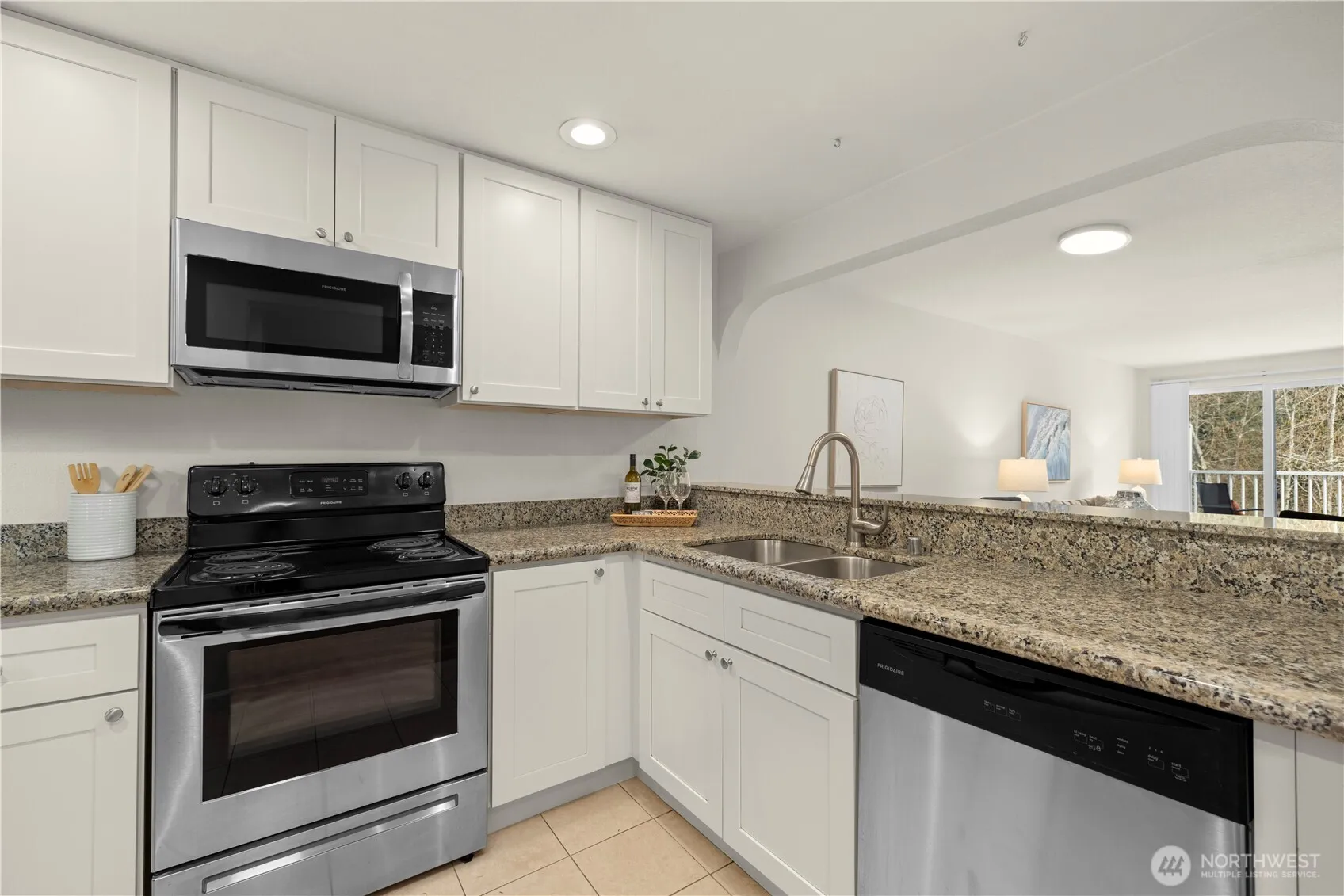 Property photo for 12740 Ne 10th Place #e302, Bellevue photo 5