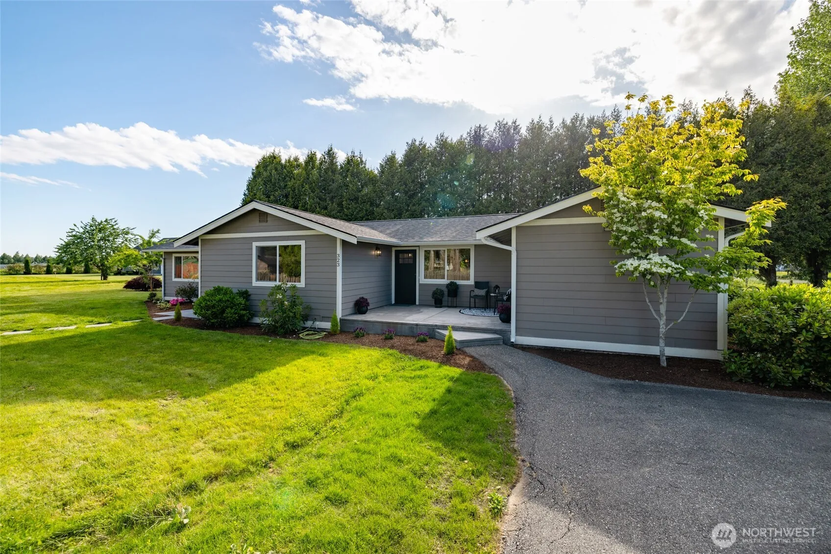 Property photo for 323 W King Tut Road, Bellingham