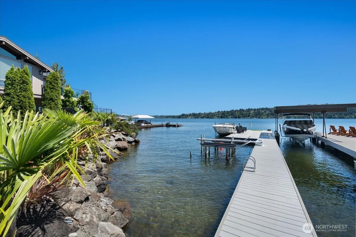 Property photo for 15038 Beach Drive Ne, Lake Forest Park photo 3