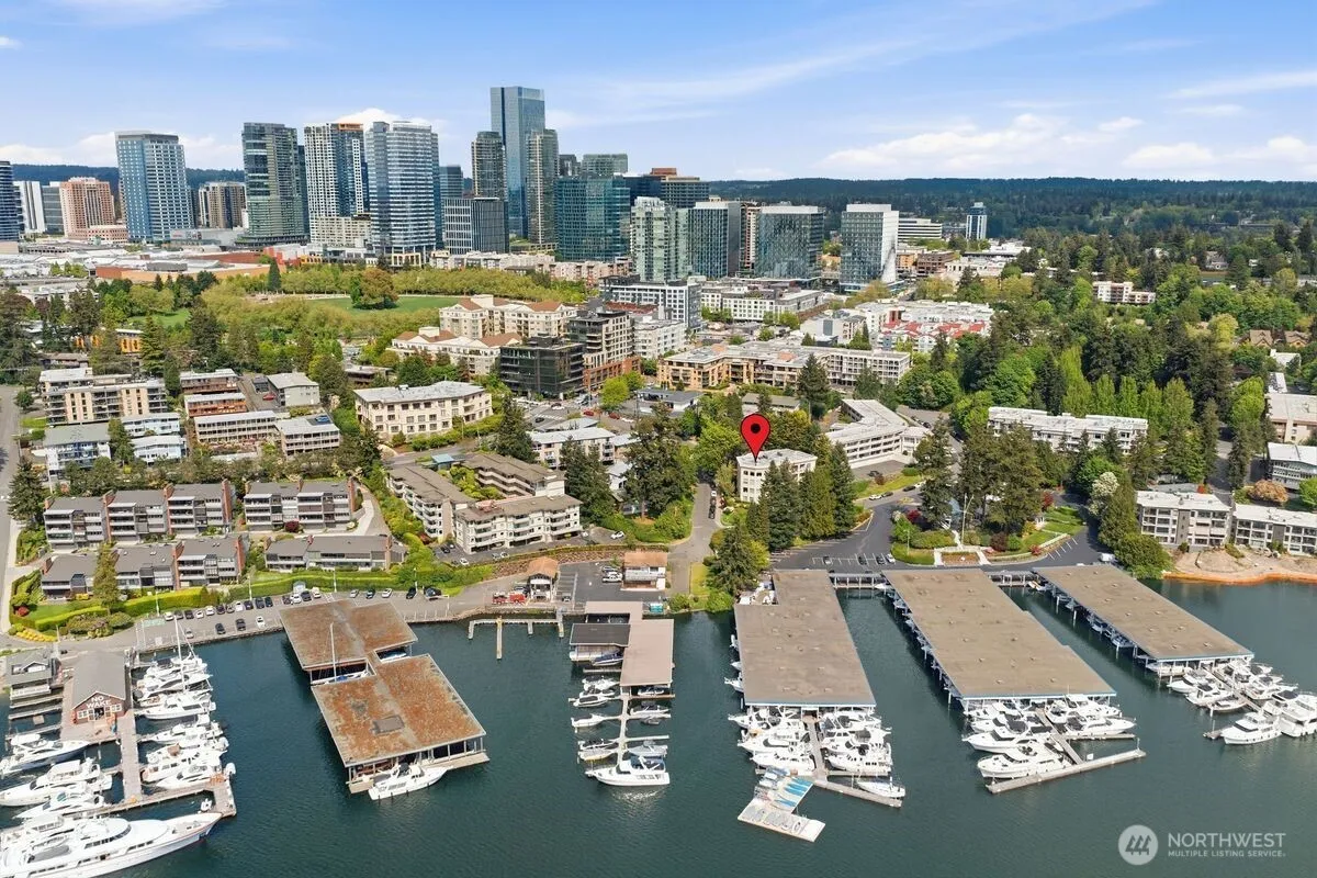 Property photo for 10000 Meydenbauer Way Se #1, Bellevue photo 4
