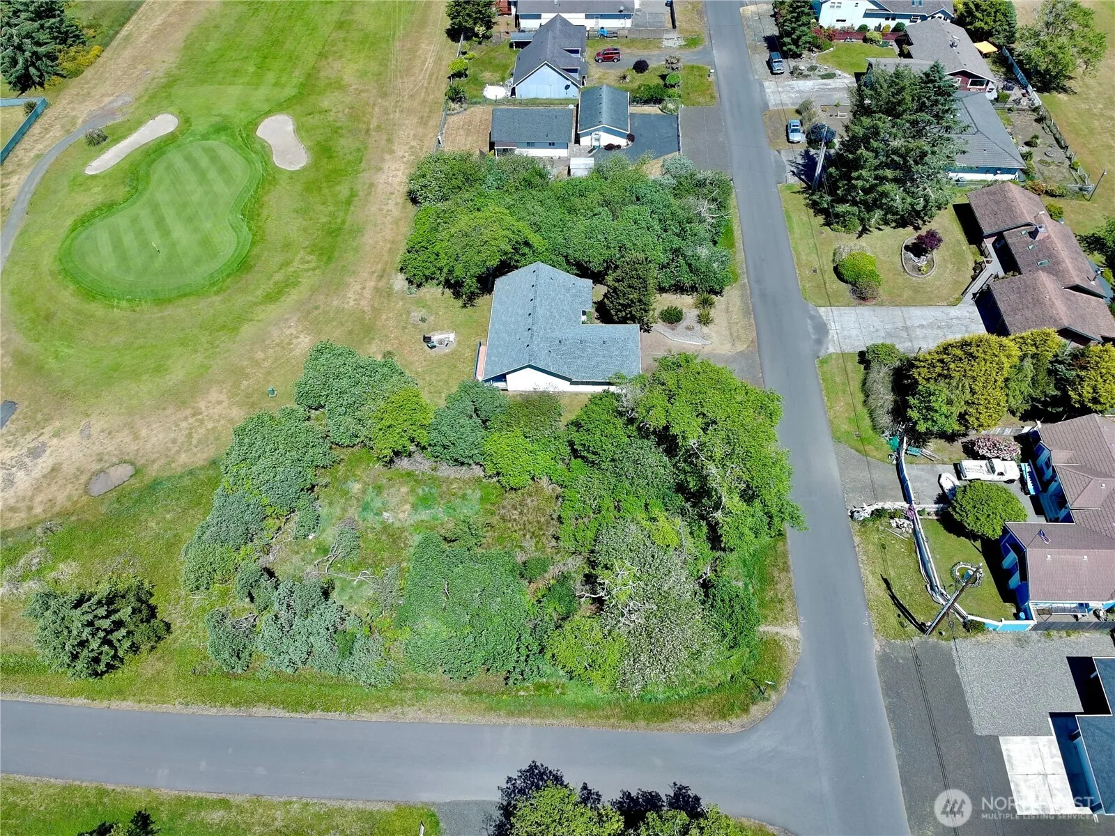 Property photo for 301 Octopus Avenue Ne, Ocean Shores