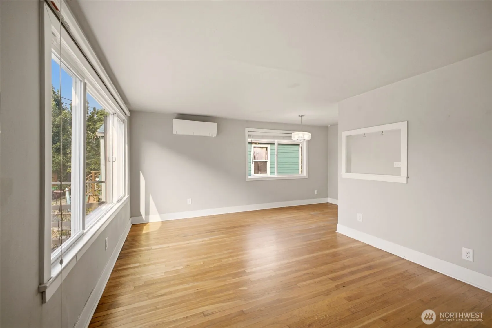 Property photo for 748 S Kenyon Street, Seattle photo 5