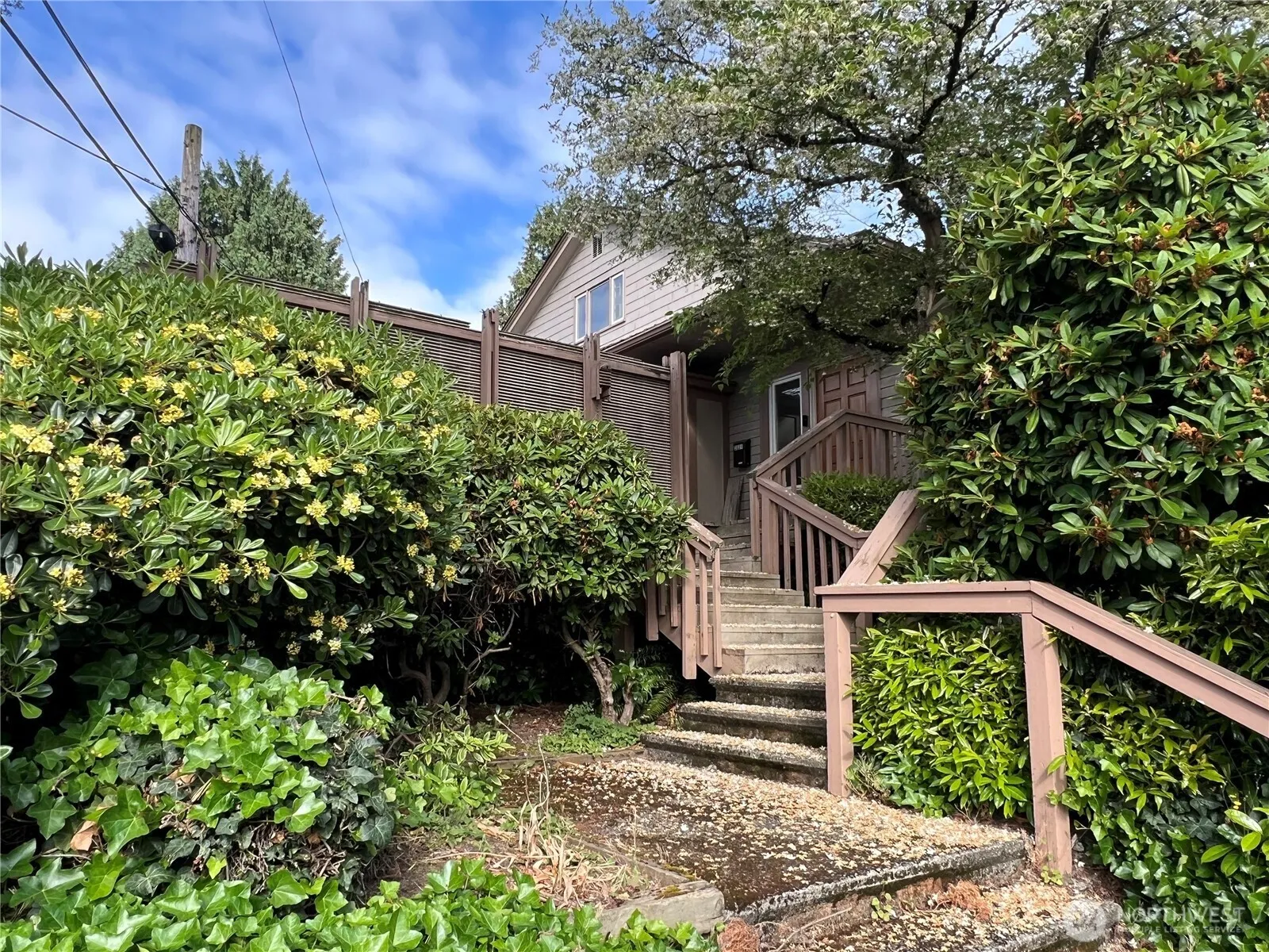 Property photo for 3021 Fuhrman Avenue E, Seattle photo 2