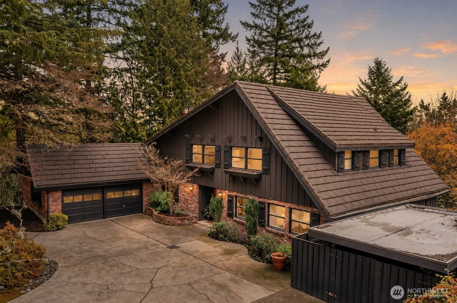 Property photo for 16521 Ne 1st Place, Bellevue photo 2