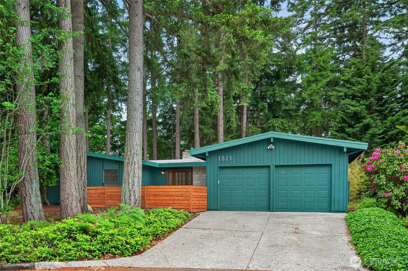 Property photo for 1521 150th Avenue Se, Bellevue photo 2