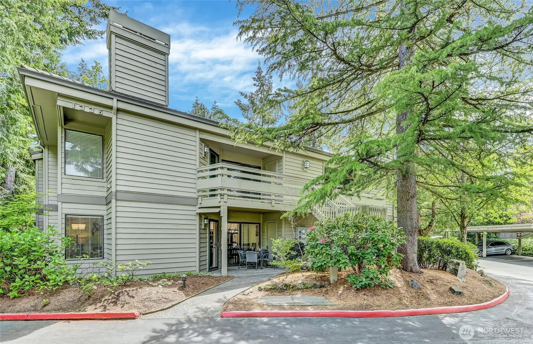 Property photo for 1336 Bellevue Way Ne #3, Bellevue