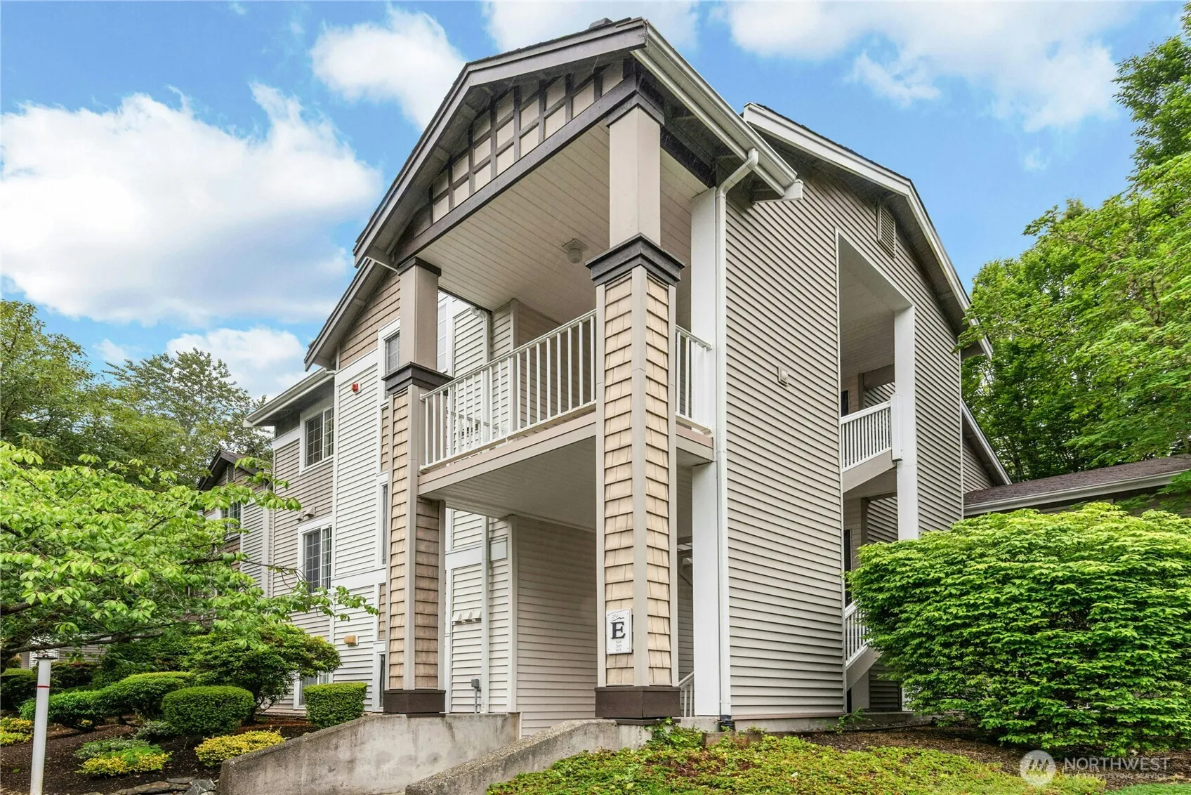 Property photo for 25235 Se Klahanie Boulevard #e305, Sammamish photo 2