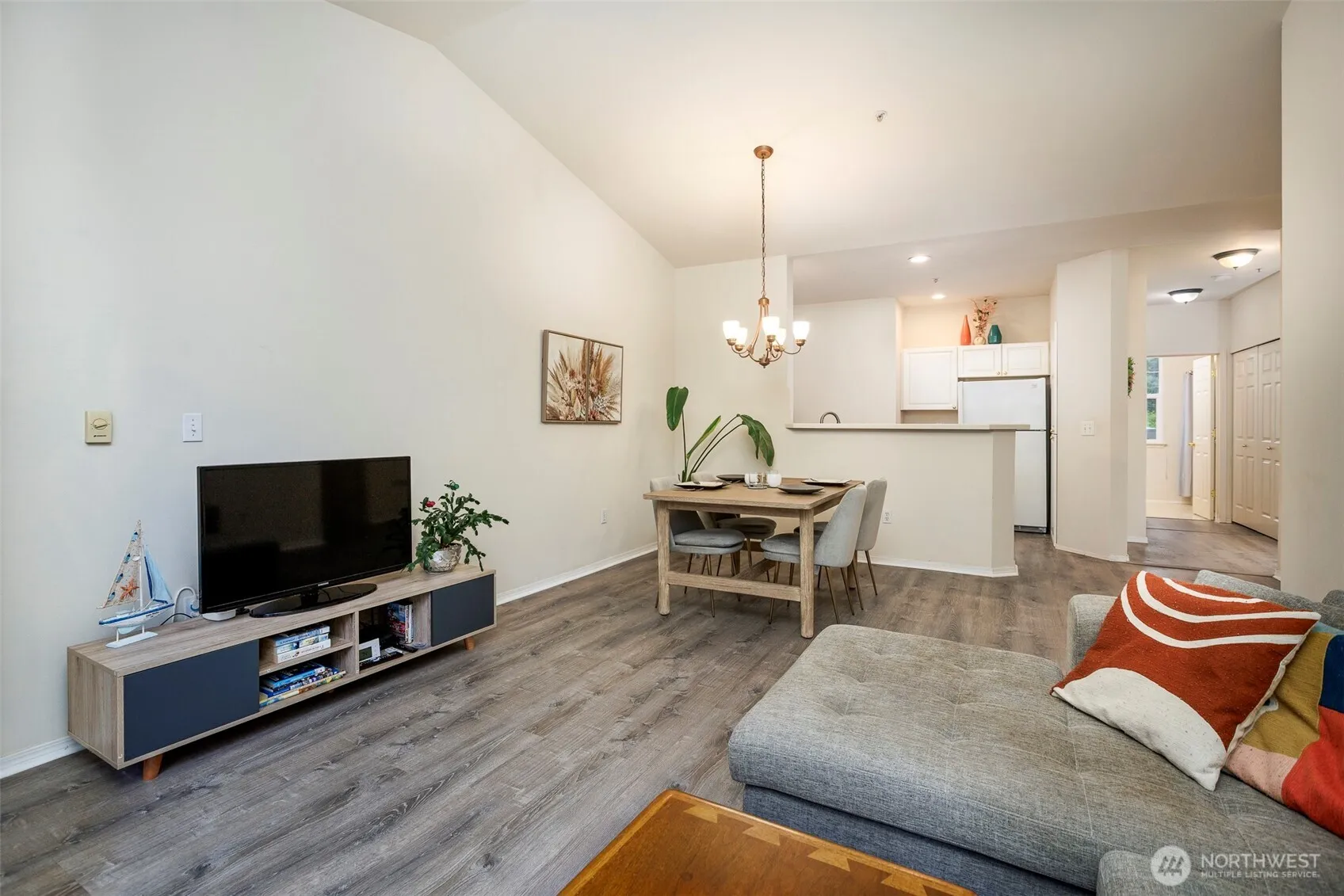 Property photo for 12712 Admiralty Way #g302, Everett photo 4
