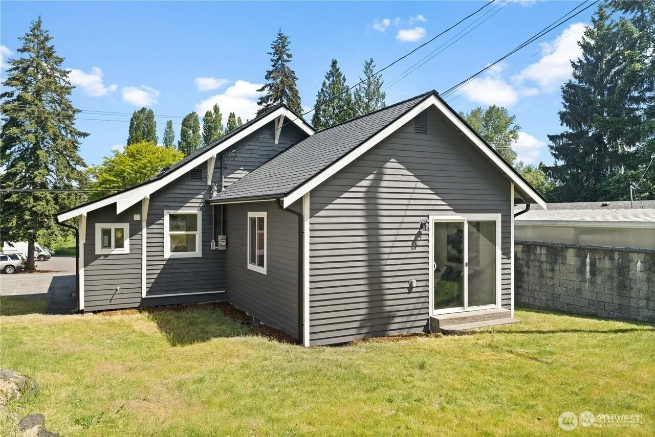 Property photo for 1021 Sw 130th Street, Burien photo 3