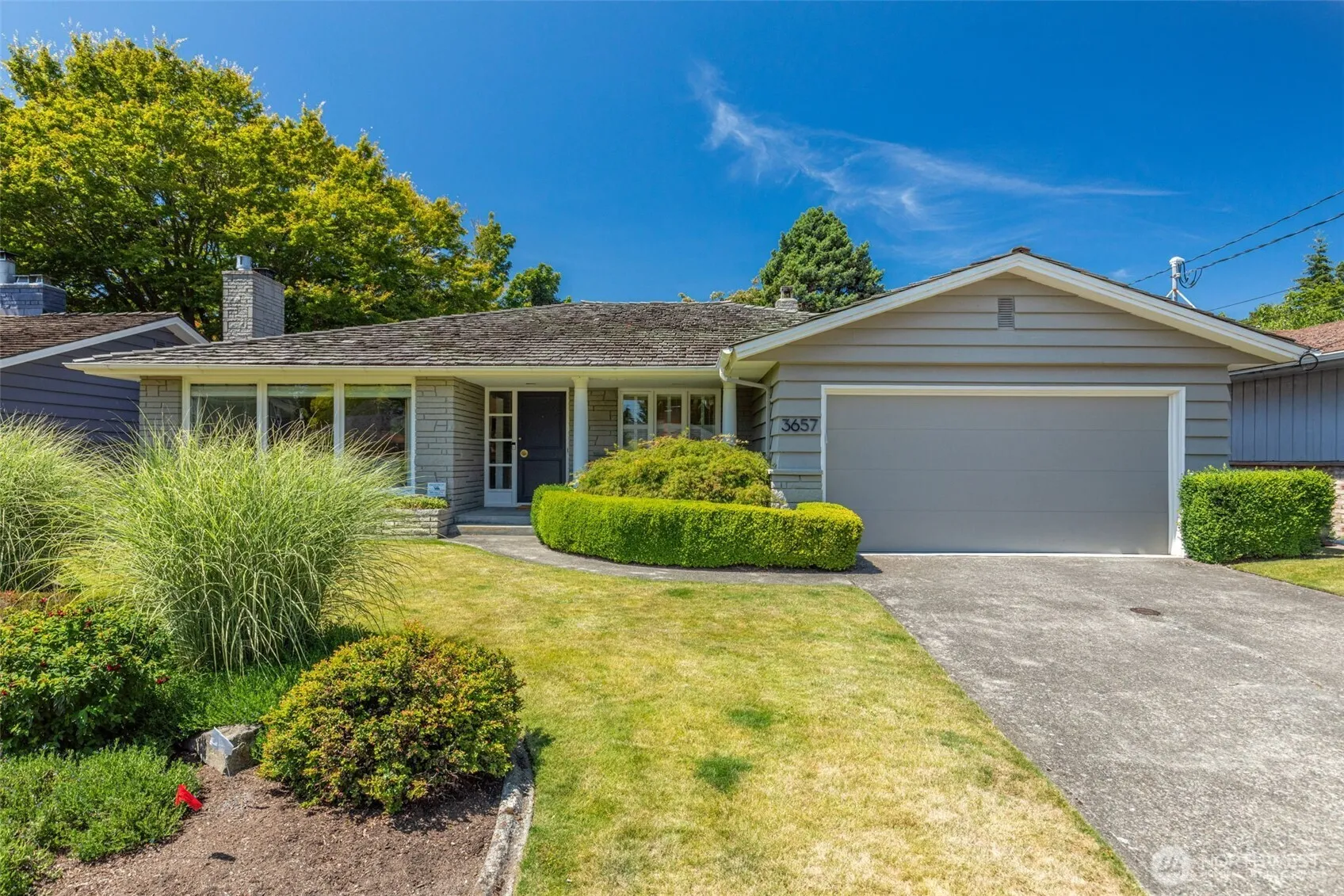 Property photo for 3657 W Viewmont Way W, Seattle photo 2