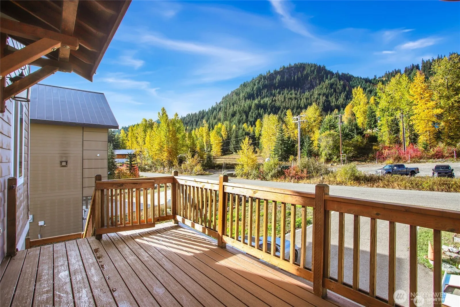 Property photo for 330 Keechelus Drive, Snoqualmie Pass photo 3