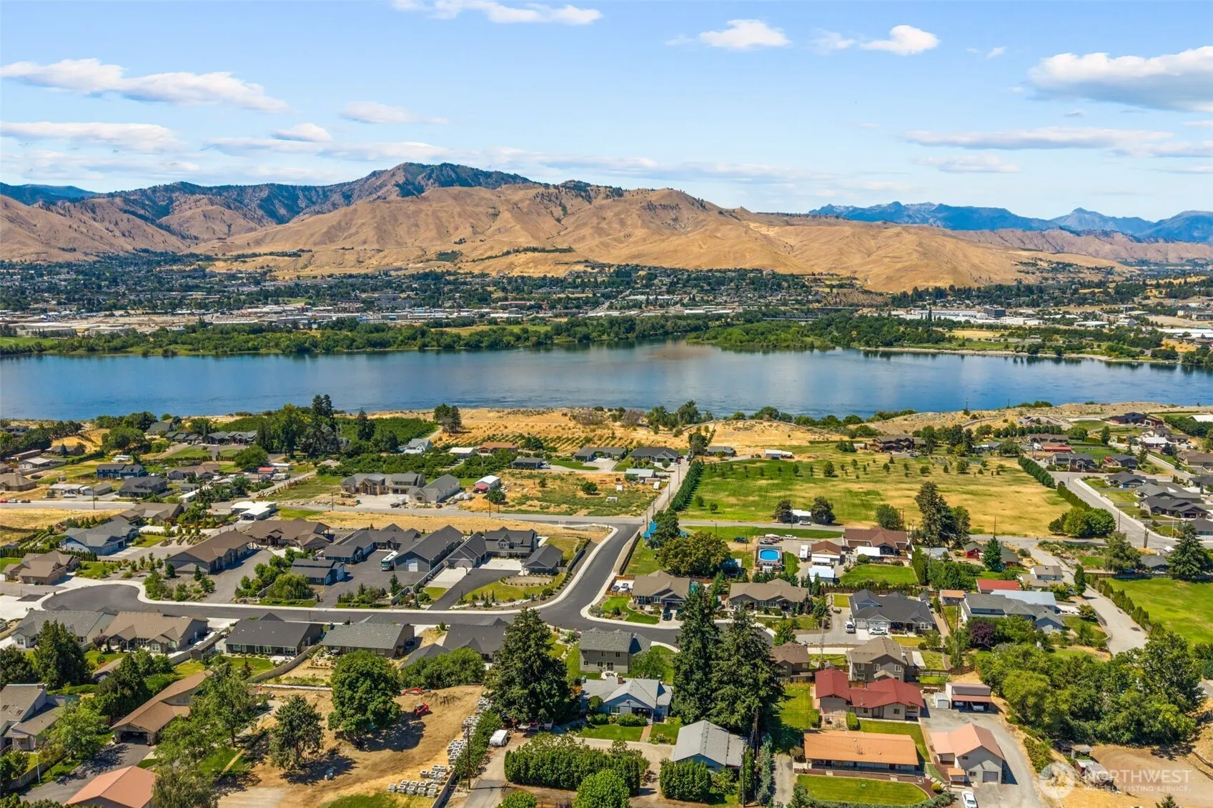Property photo for 3113 Nw Delcon Court, East Wenatchee photo 2