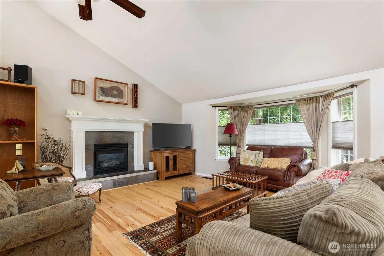Property photo for 2415 E Cedar Hills Drive, Mount Vernon photo 4