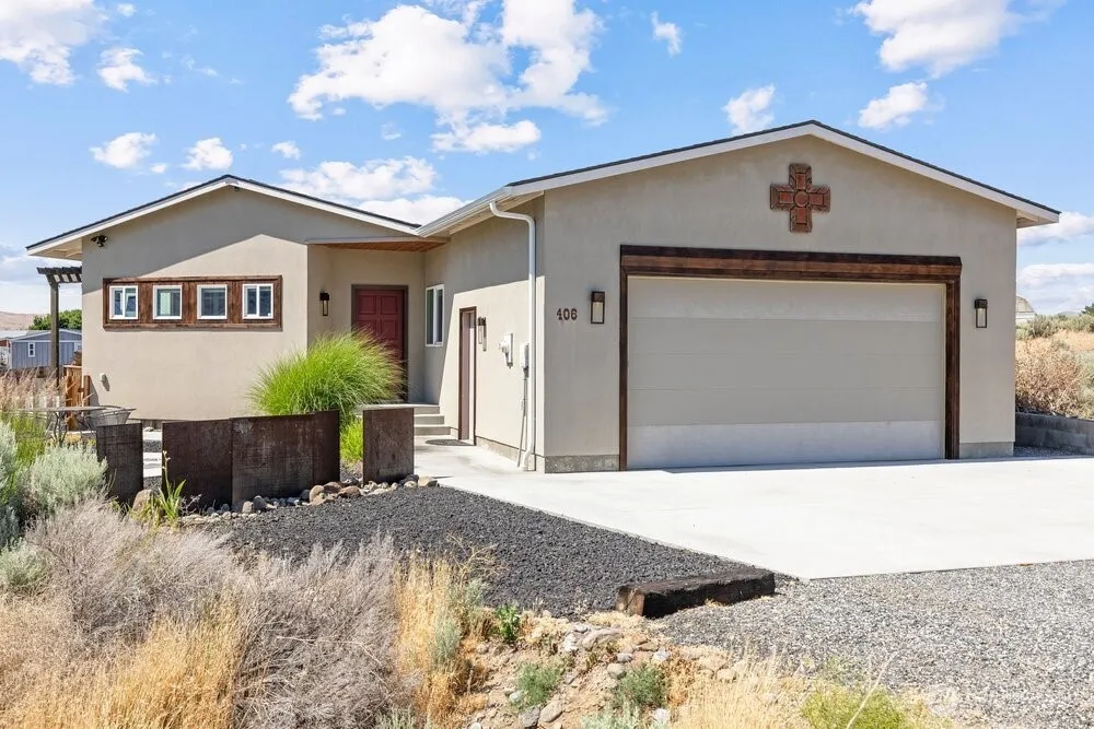 Property photo for 406 Island View Sw, Mattawa