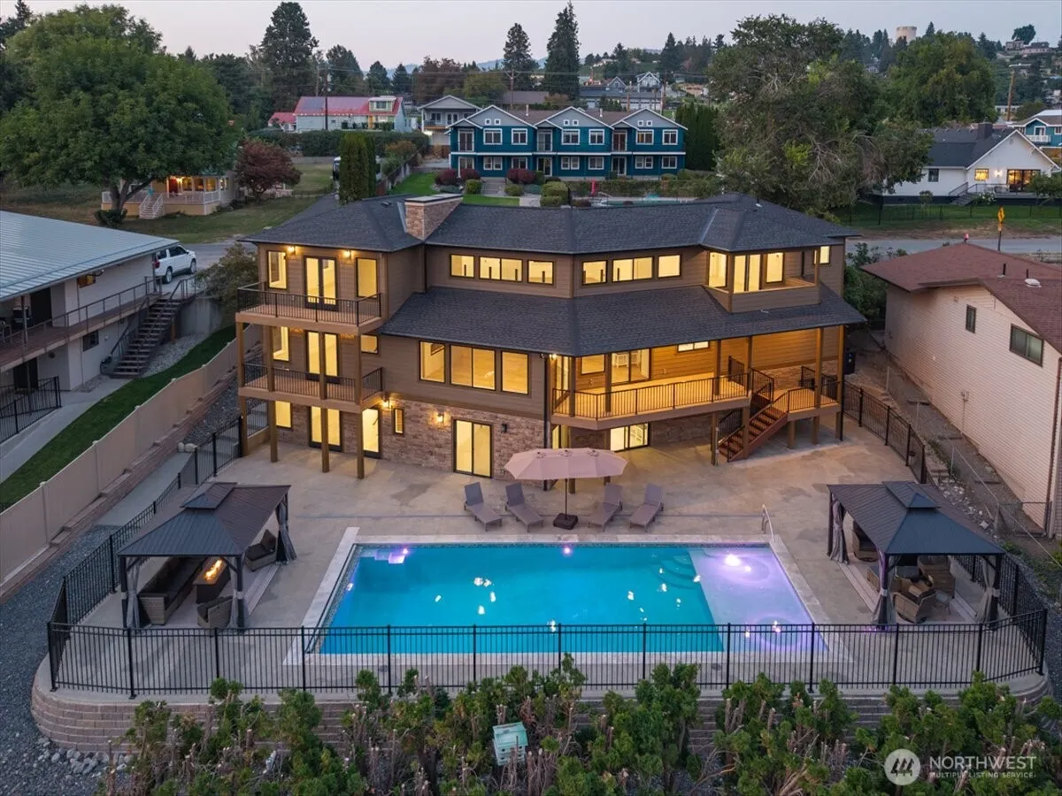 Property photo for 755 Wapato Way, Manson