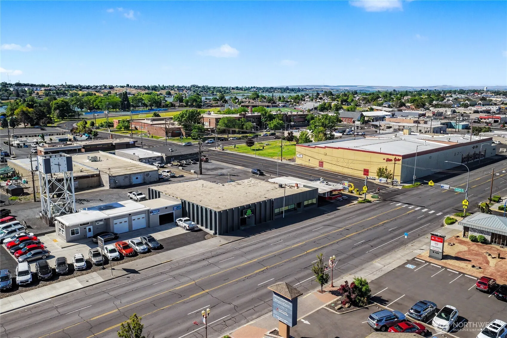 Property photo for 417 W Broadway Avenue, Moses Lake photo 3