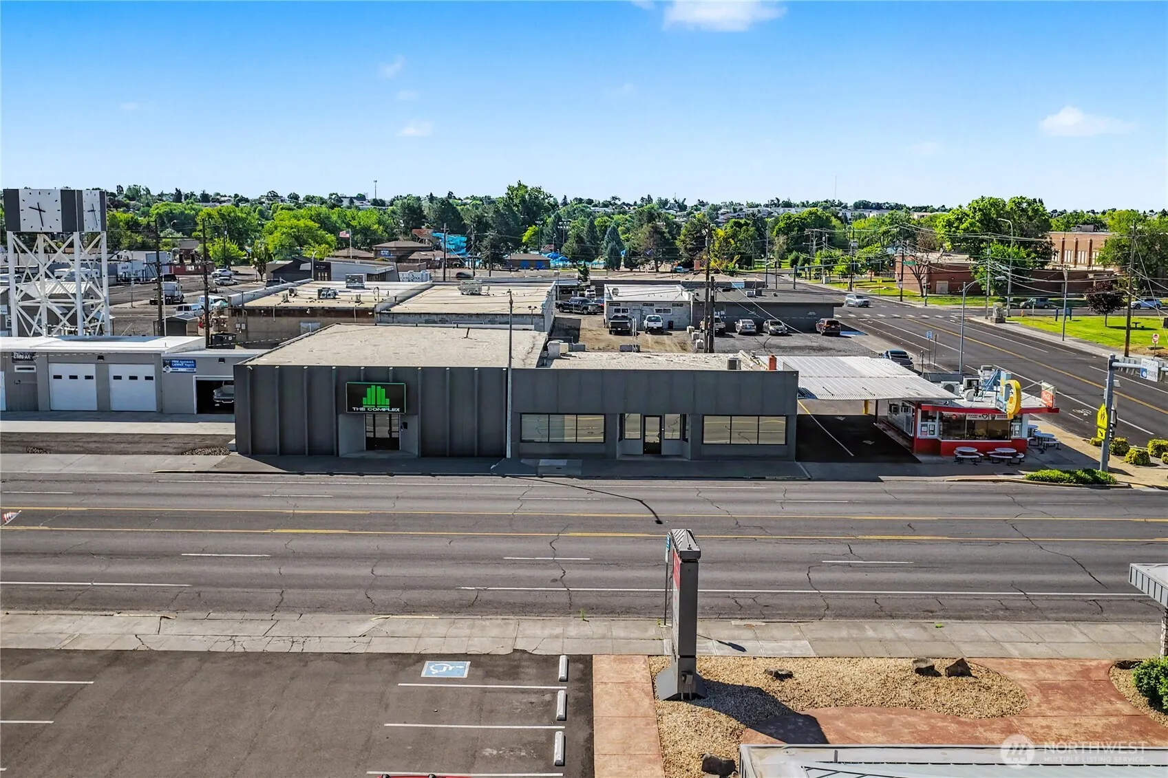 Property photo for 417 W Broadway Avenue, Moses Lake photo 2