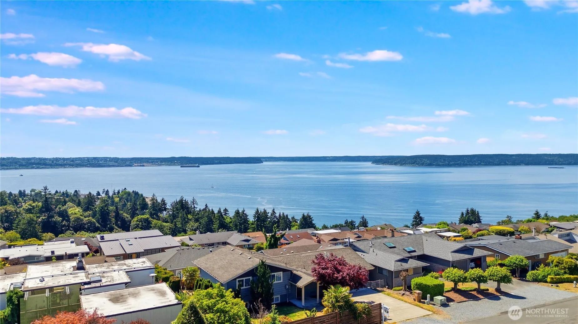 Property photo for 5530 Frances Avenue Ne, Tacoma photo 2