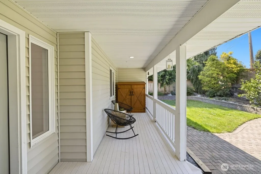 Property photo for 7547 Ne 200th Street, Kenmore photo 2