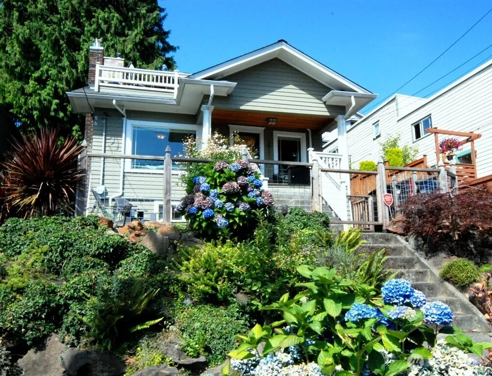 Property photo for 3911 1st Avenue Ne, Seattle