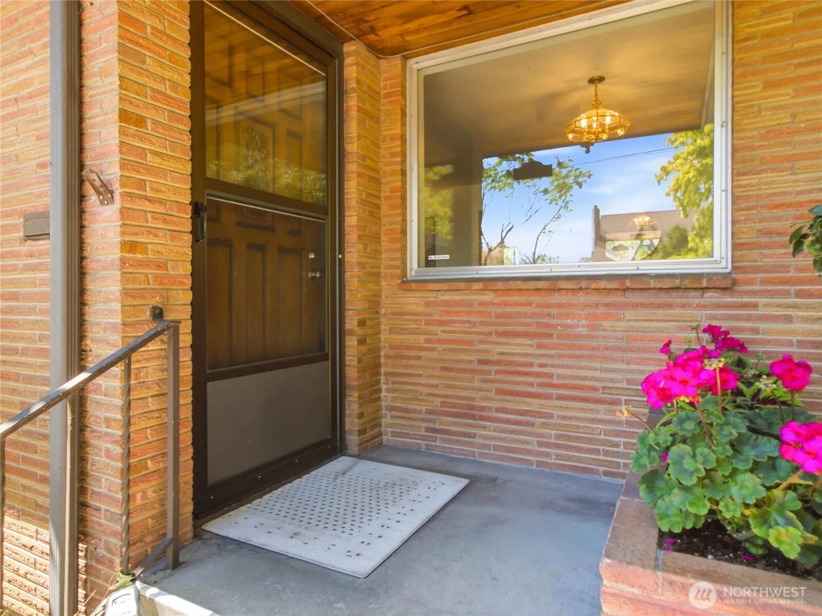 Property photo for 7305 Earl Avenue Nw, Seattle photo 3