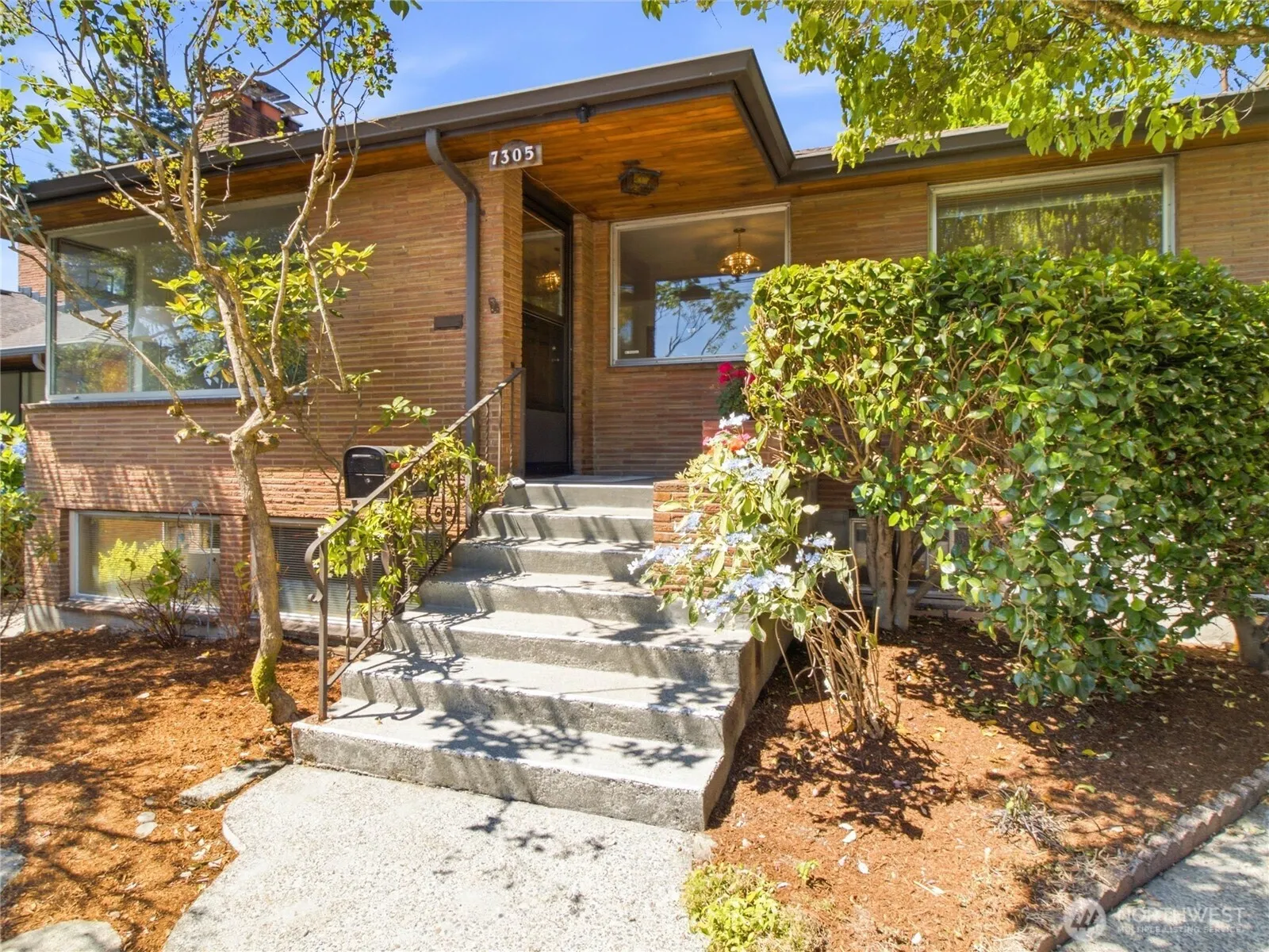 Property photo for 7305 Earl Avenue Nw, Seattle photo 2