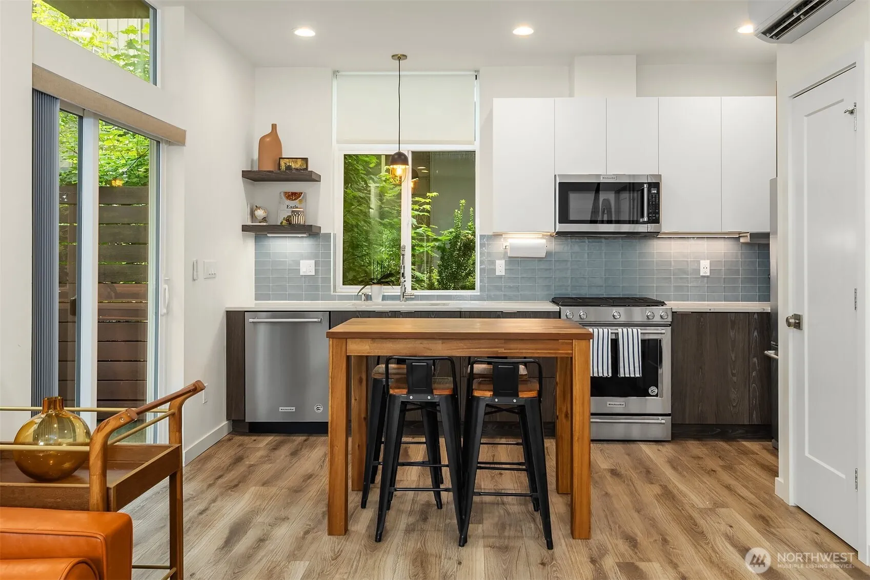 Property photo for 2404 Dexter Avenue N #d, Seattle photo 5