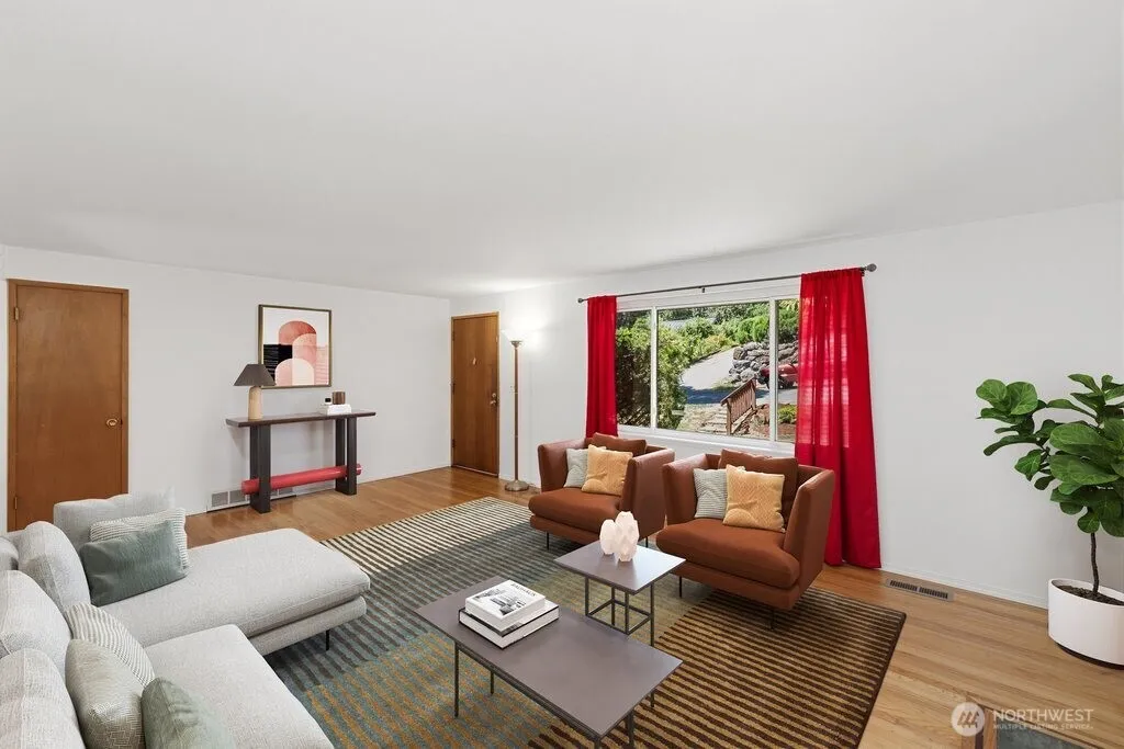 Property photo for 10312 Wallingford Avenue N, Seattle photo 4
