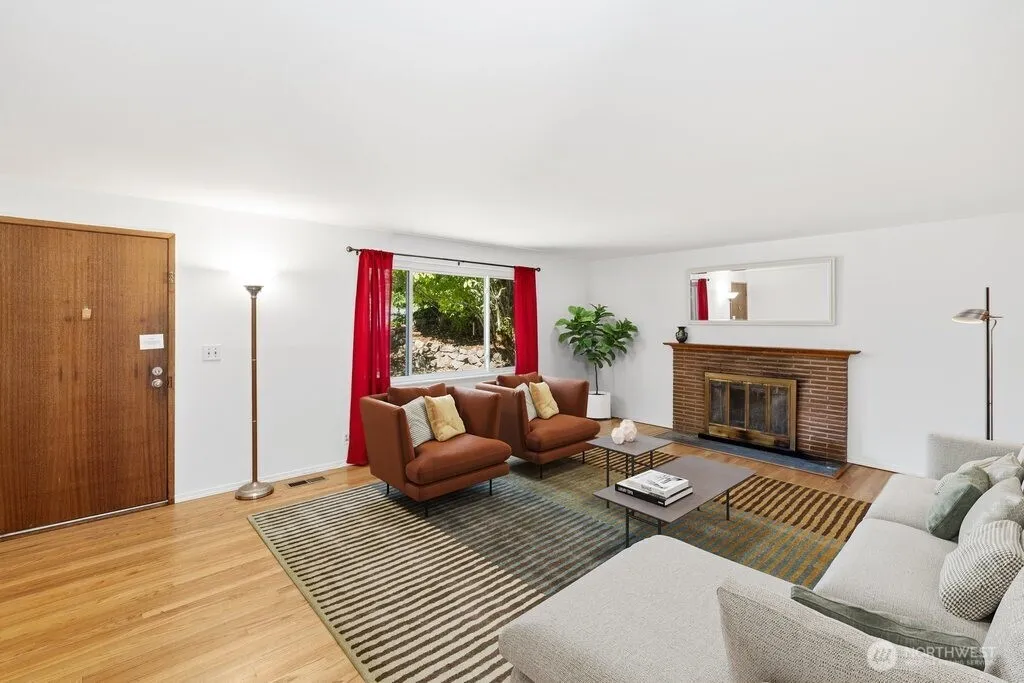 Property photo for 10312 Wallingford Avenue N, Seattle photo 3