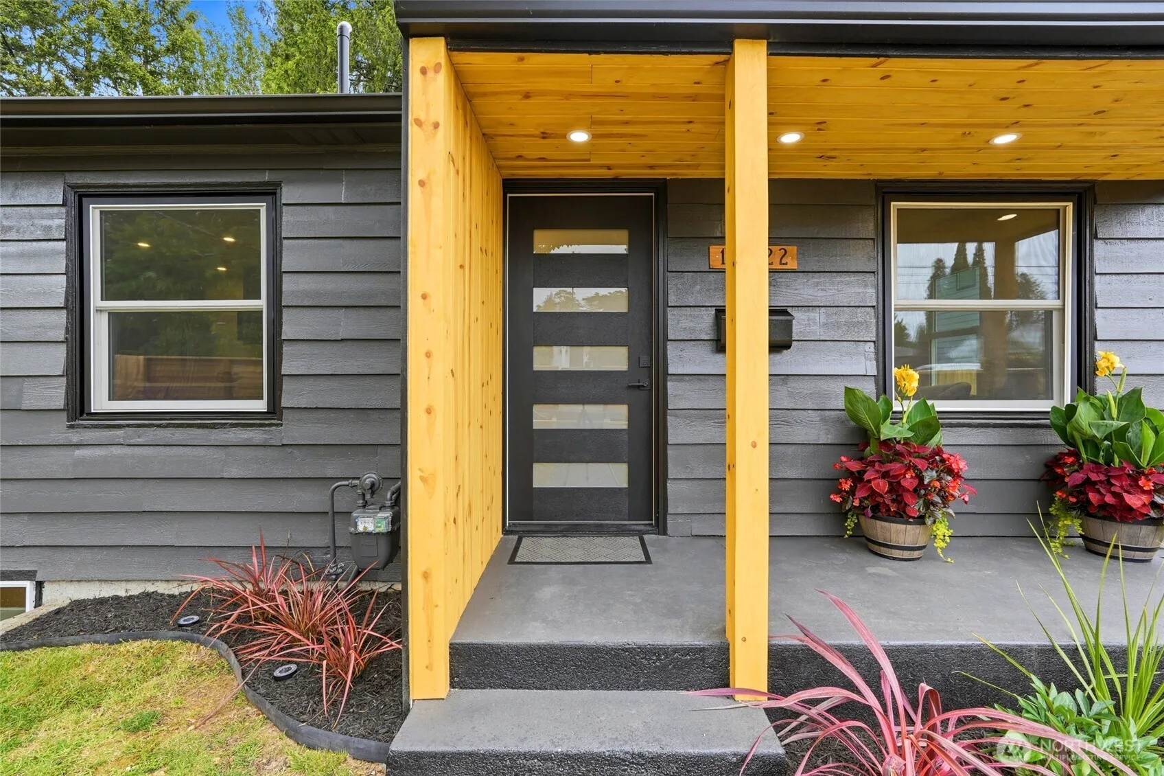 Property photo for 15822 26th Avenue Ne, Shoreline photo 3