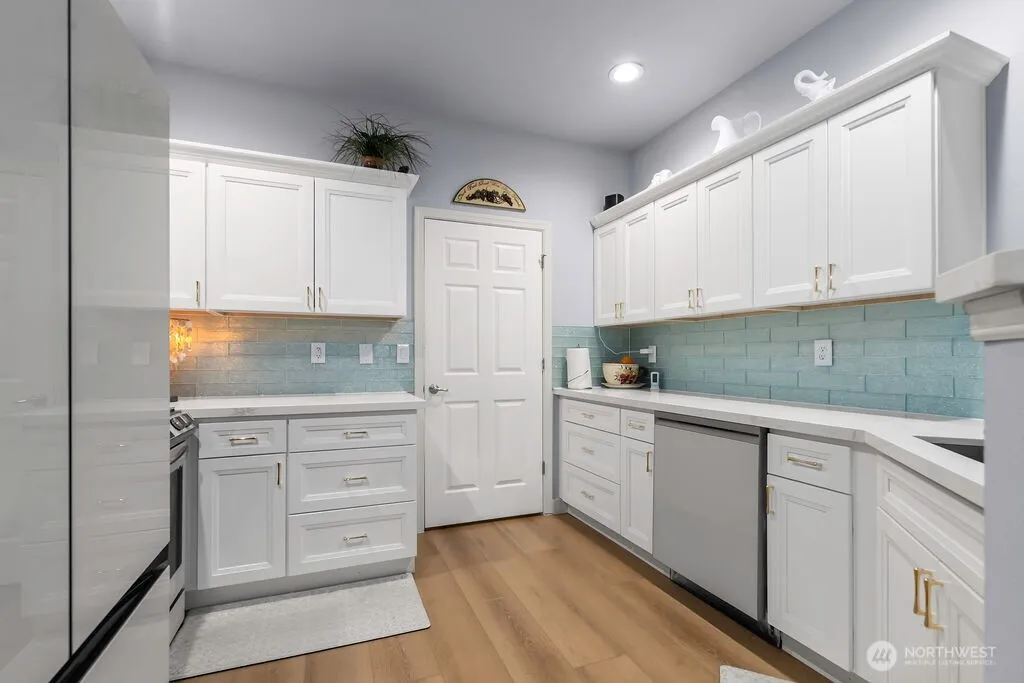 Property photo for 8943 Gravelly Lake Drive Sw #2, Lakewood photo 4