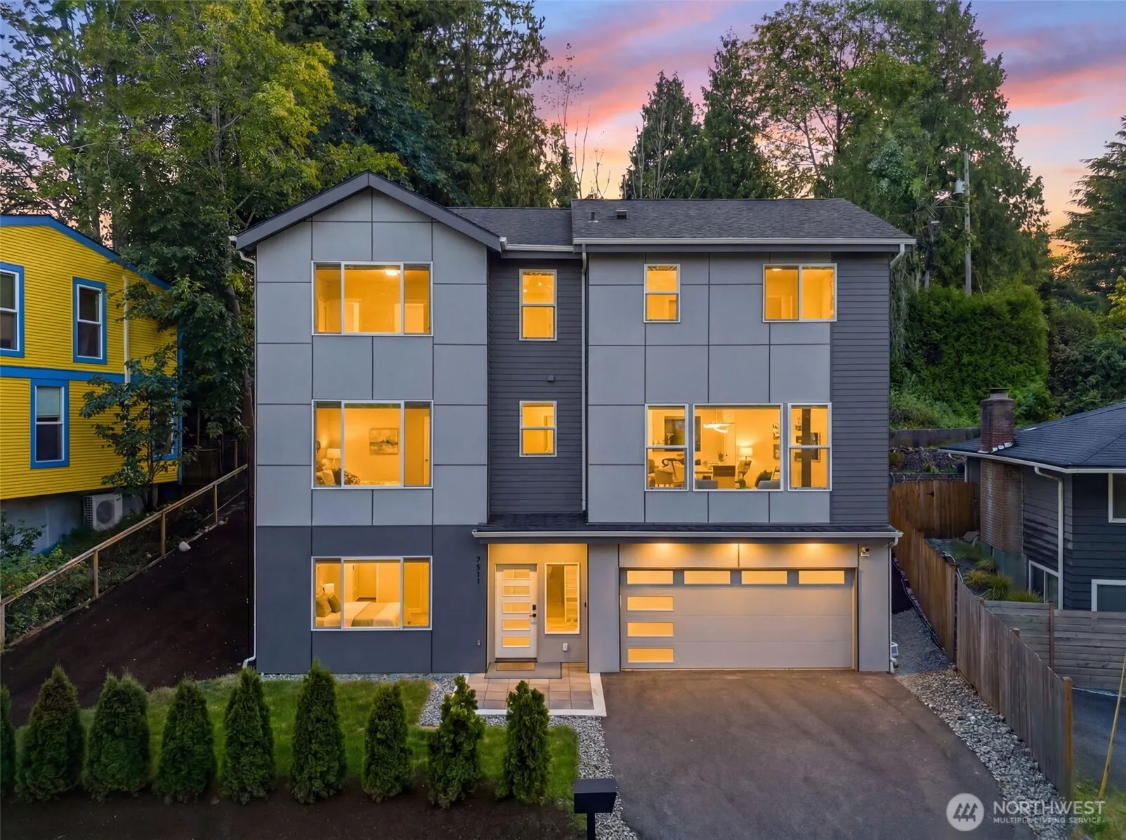 Property photo for 7511 Dumar Way Sw, Seattle